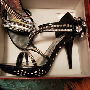 Delicacy black stiletto